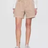 Shorts en sergé plissé à taille mi-haute (6")