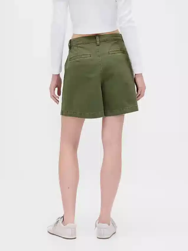 Shorts en sergé plissé à taille mi-haute (6")