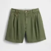 Shorts en sergé plissé à taille mi-haute (6")