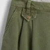 Shorts en sergé plissé à taille mi-haute (6")