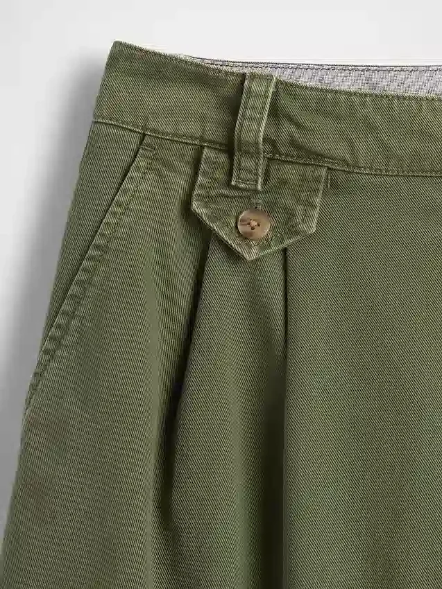 Shorts en sergé plissé à taille mi-haute (6")