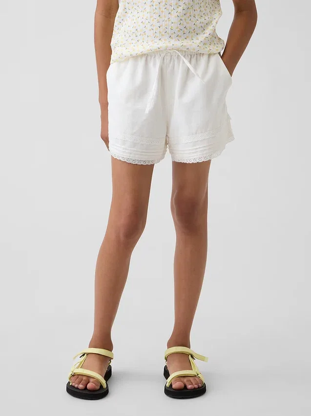 Shorts facile à enfiler pour enfant en lin et coton avec bordure en dentelle