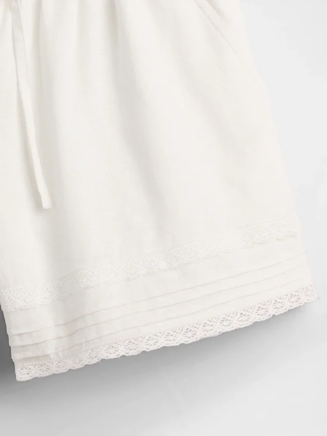Shorts facile à enfiler pour enfant en lin et coton avec bordure en dentelle