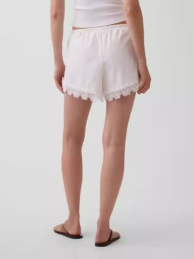Shorts taille mi-haute de 4" en mélange de lin avec bordure en dentelle