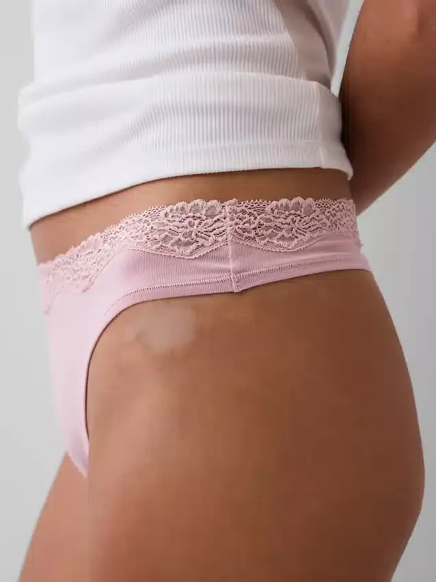 String en coton bio extensible avec bordure en dentelle