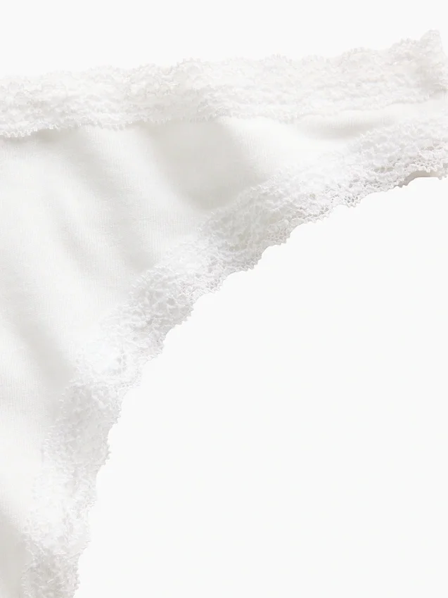String en coton stretch bio ultra-doux avec bordure en dentelle