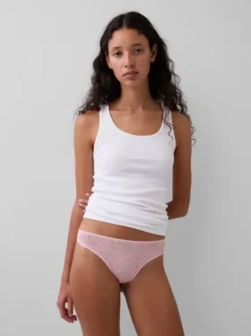 String en dentelle
