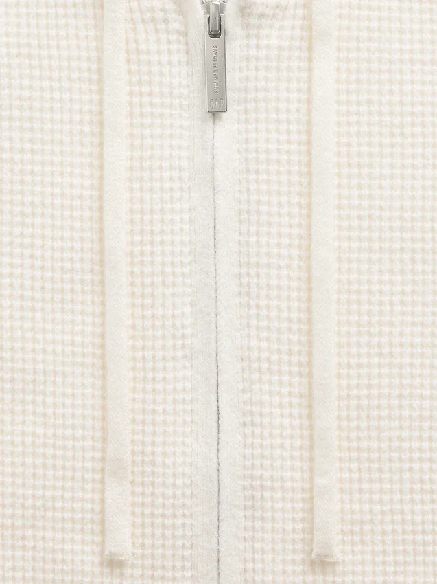 Sweat à capuche court GAP × Summer Fridays en tissu gaufré CashSoft