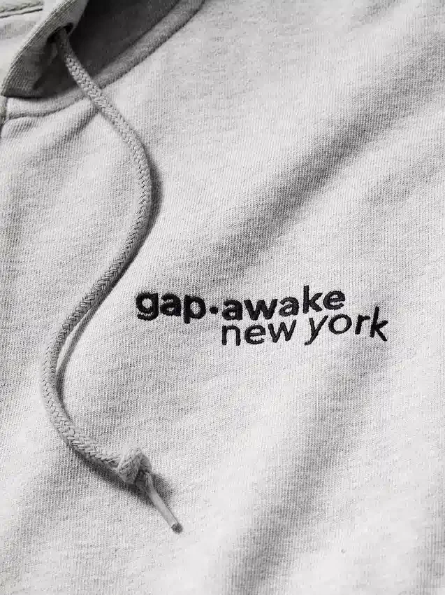 Sweat à capuche zippé oversize épais GAP × Awake Ny avec logo