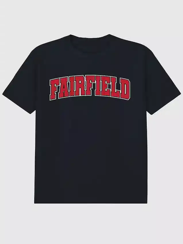 T-shirt avec motif secondaire représentant l’Arch Logo de l’université de Fairfield
