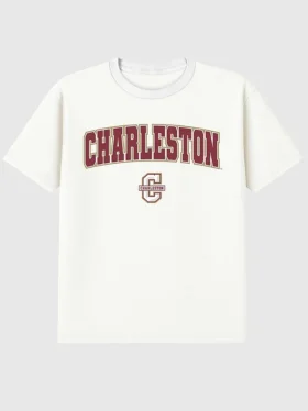 T-shirt avec motif secondaire représentant l’Arch Logo du College of Charleston