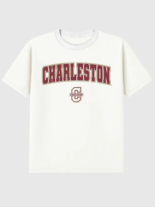 T-shirt avec motif secondaire représentant l’Arch Logo du College of Charleston