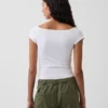 T-shirt court à épaules dénudées en jersey à mailles serrées