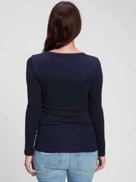 T-shirt de maternité moderne à col en V