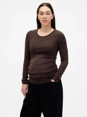 T-shirt de maternité moderne à col rond