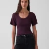 T-shirt à encolure dégagée et côtes