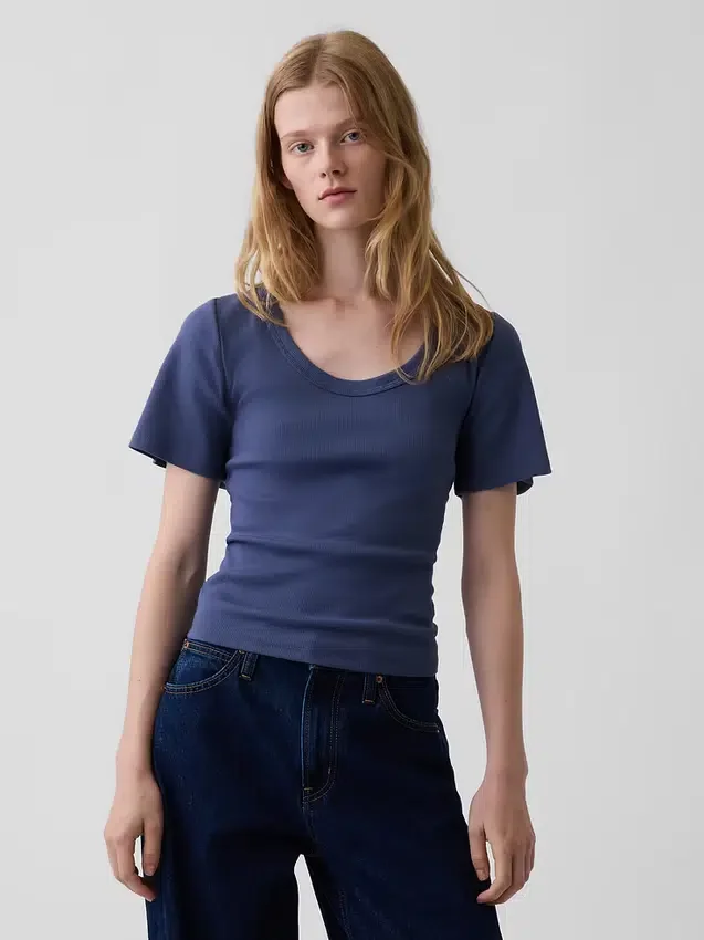 T-shirt à encolure dégagée et côtes