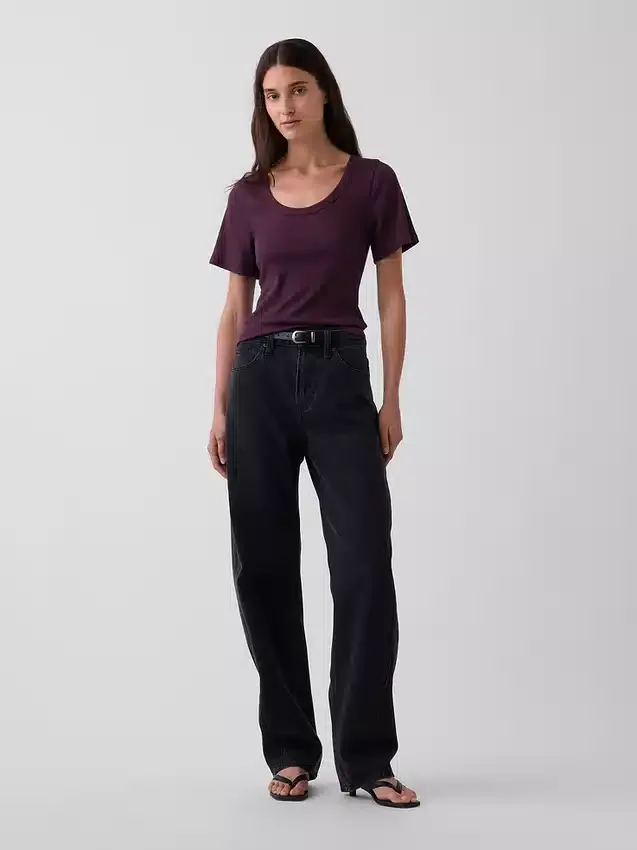 T-shirt à encolure dégagée et côtes