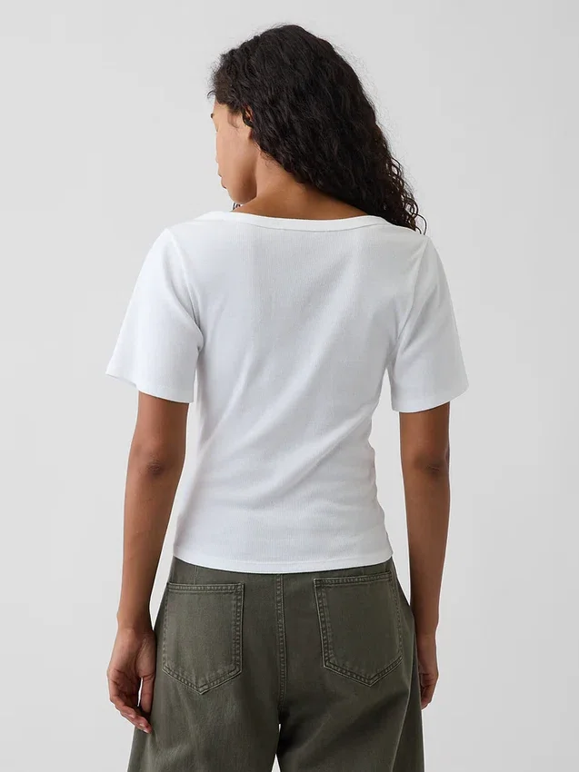 T-shirt à encolure dégagée et côtes