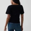 T-shirt à encolure dégagée et côtes