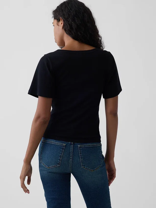 T-shirt à encolure dégagée et côtes