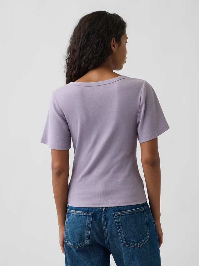 T-shirt à encolure dégagée et côtes