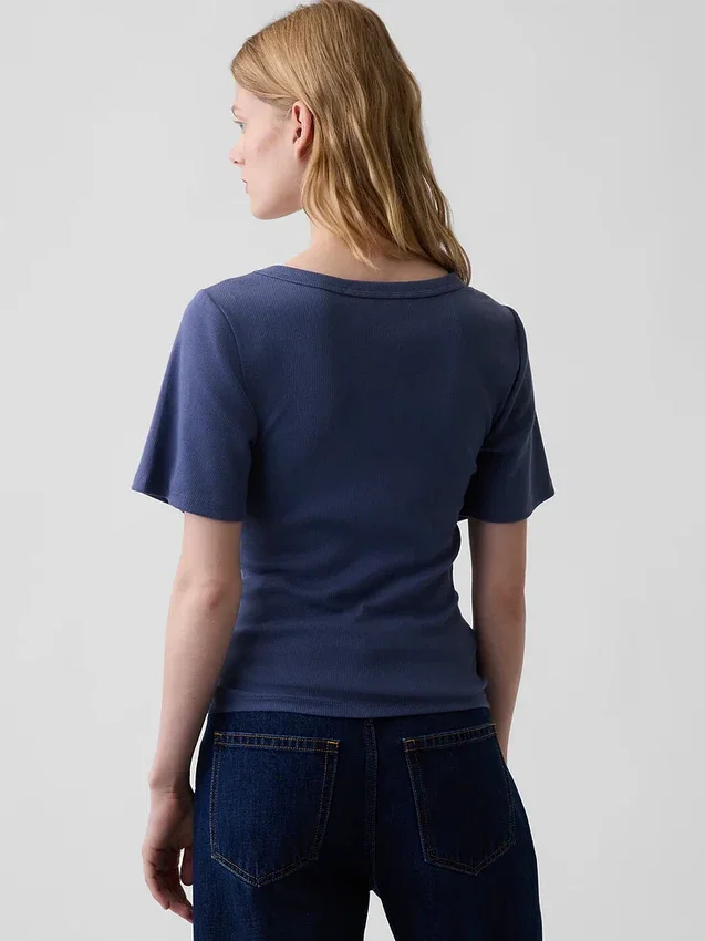 T-shirt à encolure dégagée et côtes