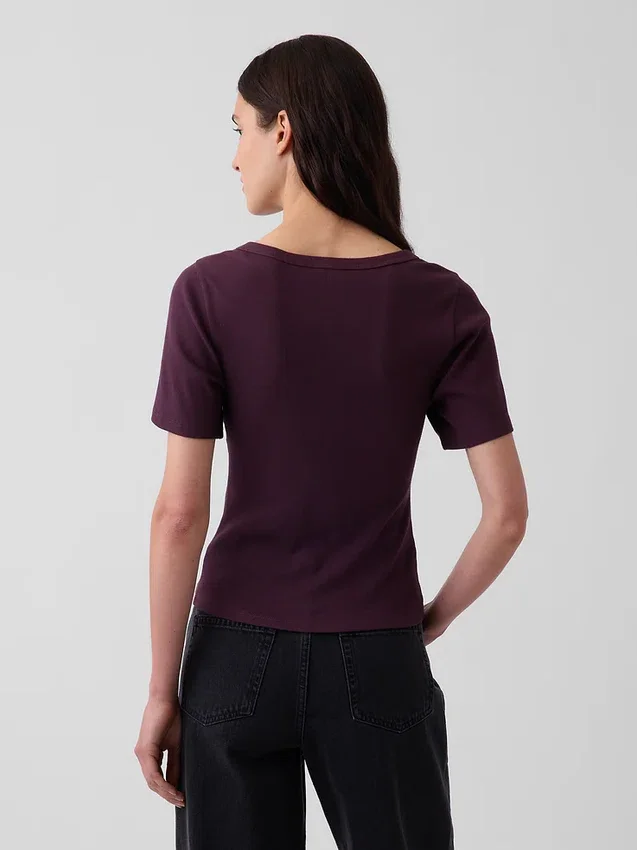 T-shirt à encolure dégagée et côtes