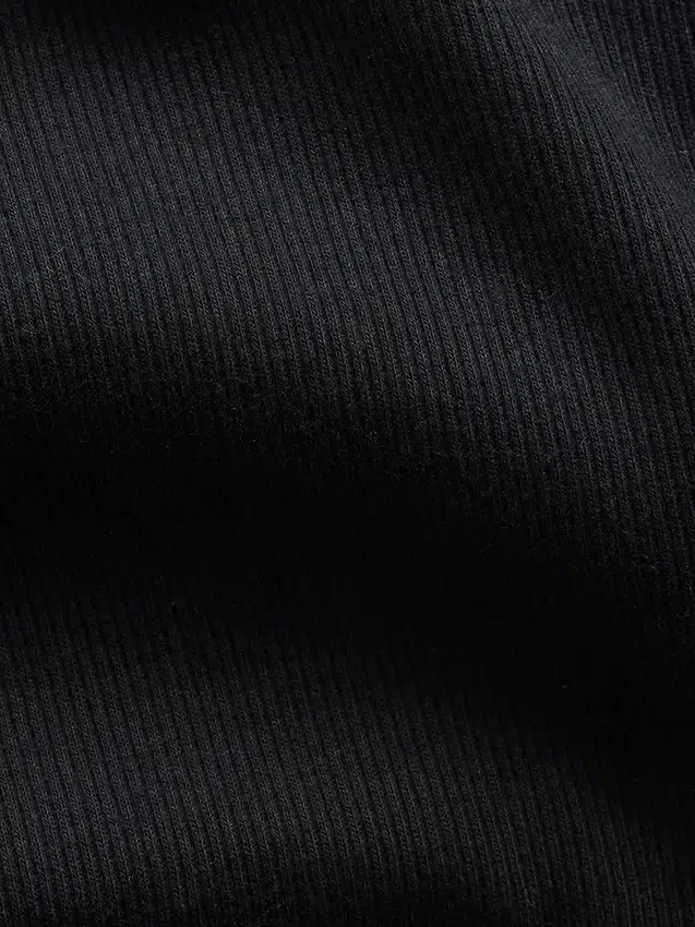 T-shirt à encolure dégagée et côtes