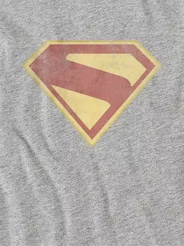 T-shirt enfant Superman 2025 avec logo et motif « distressed » en couleur