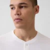 T-shirt Henley décontracté