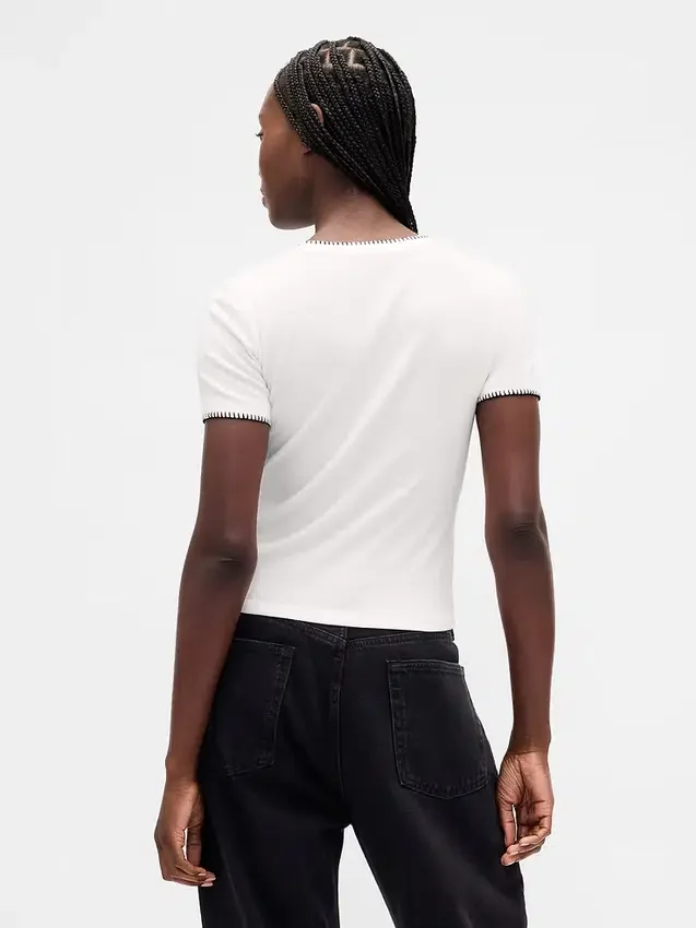 T-shirt moderne ajusté « L'Étrange Noël de Tim Burton » par GAP × Disney