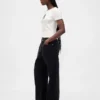 T-shirt moderne ajusté « L'Étrange Noël de Tim Burton » par GAP × Disney