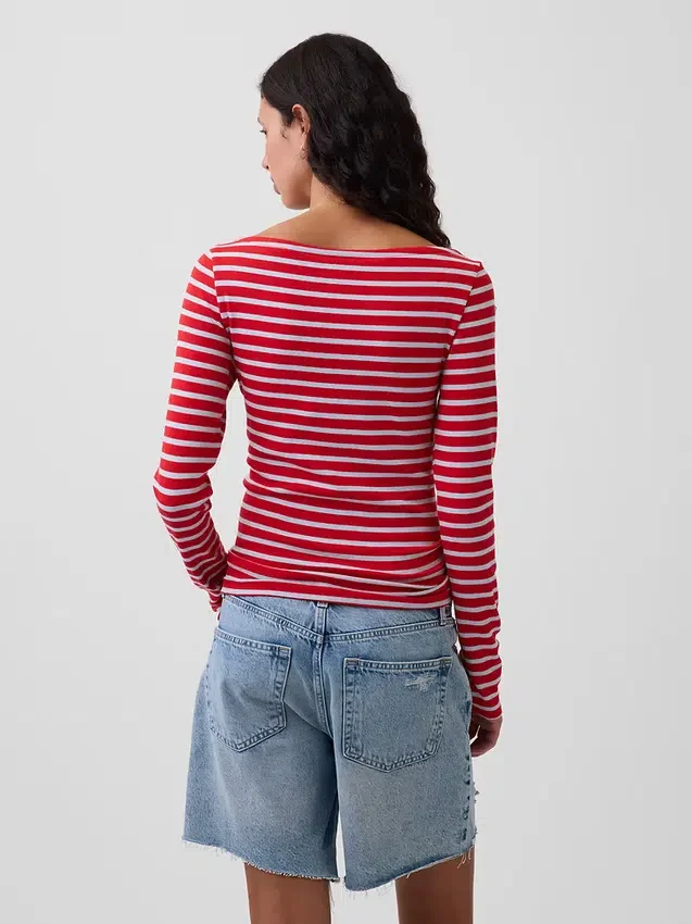 T-shirt moderne à col bateau