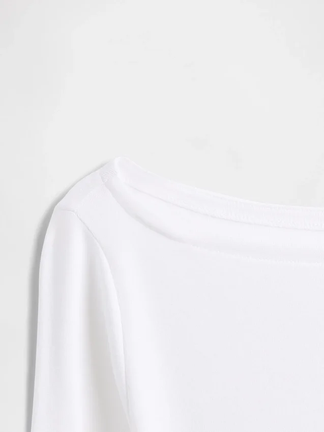 T-shirt moderne à col bateau
