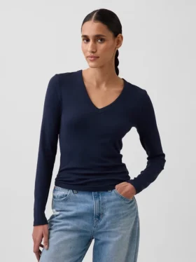 T-shirt moderne à col en V