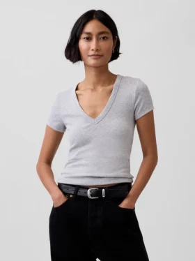 T-shirt moderne à col en V