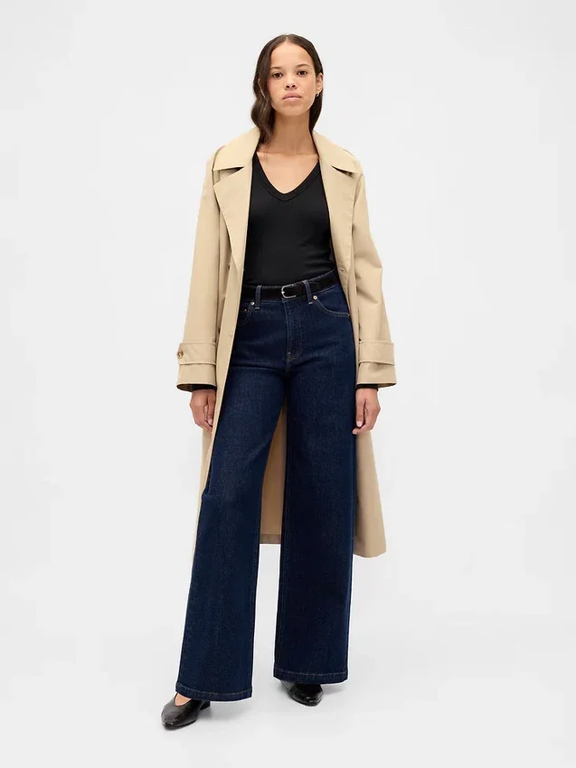 T-shirt moderne à col en V