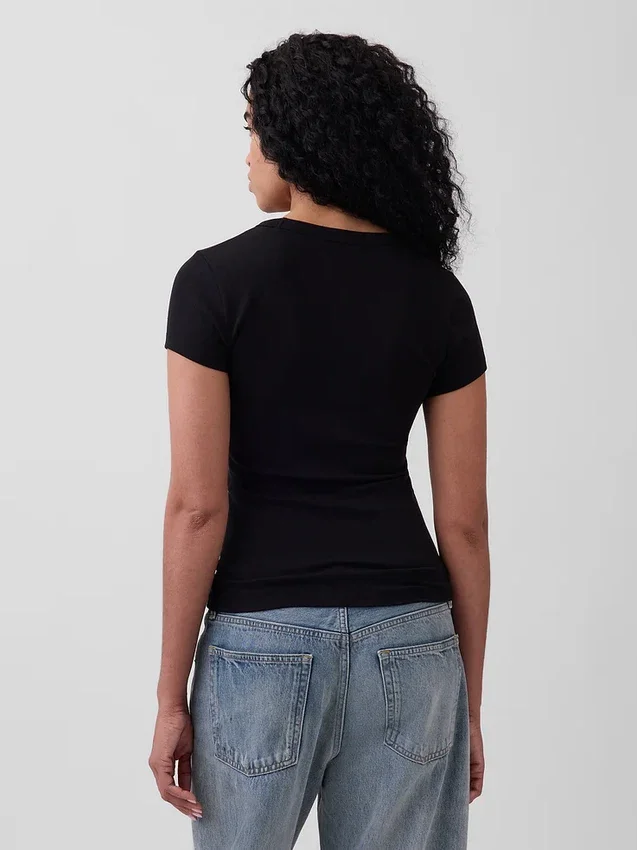 T-shirt moderne à col en V
