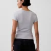 T-shirt moderne à col en V