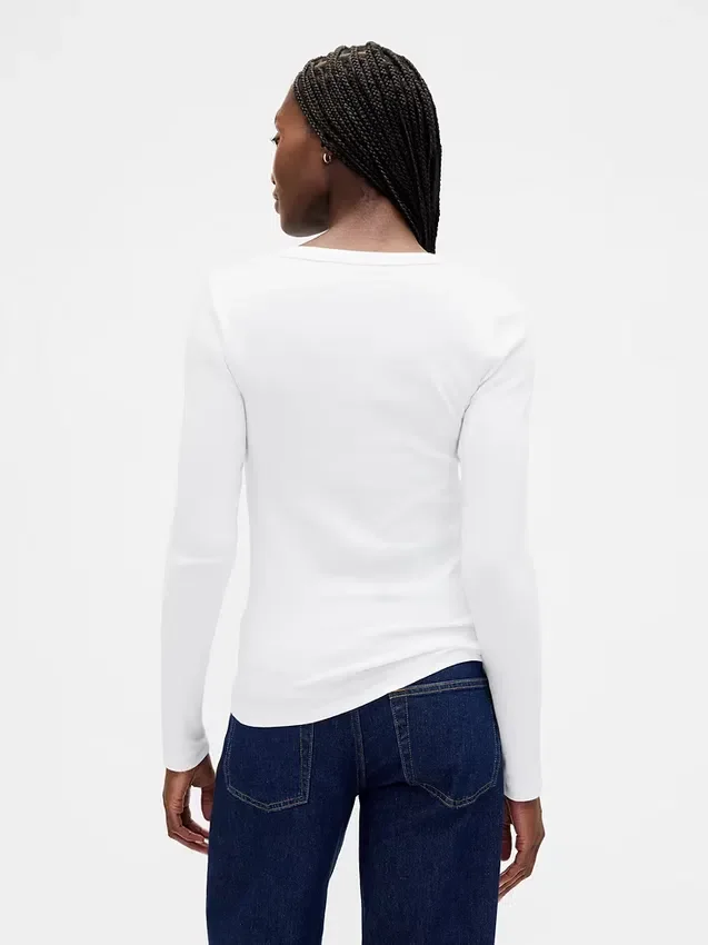 T-shirt moderne à col en V