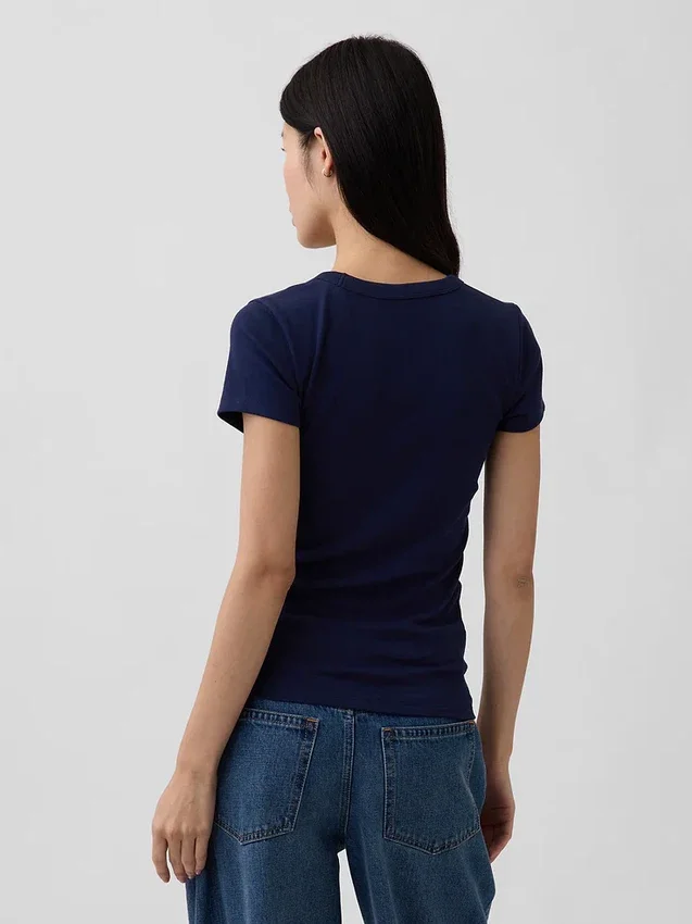 T-shirt moderne à col en V