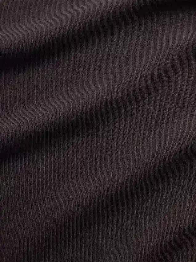 T-shirt moderne à col en V