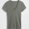 T-shirt moderne à col en V