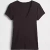 T-shirt moderne à col en V