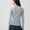 T-shirt moderne à col rond