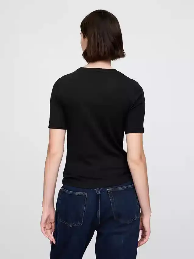 T-shirt moderne à col rond