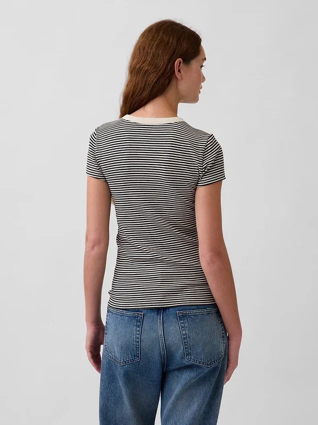 T-shirt moderne à col rond