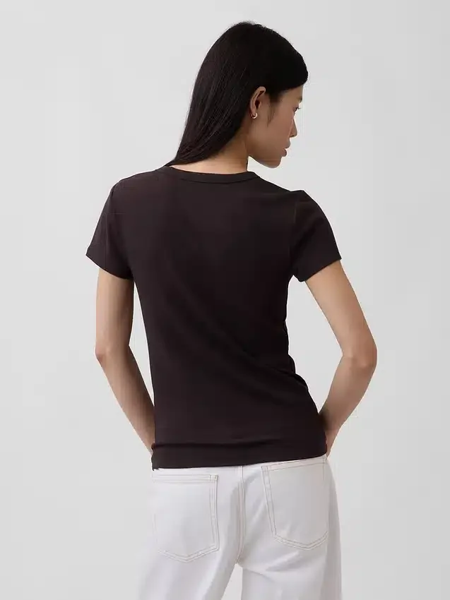 T-shirt moderne à col rond