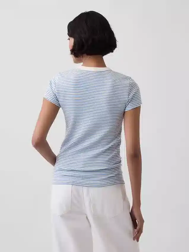 T-shirt moderne à col rond